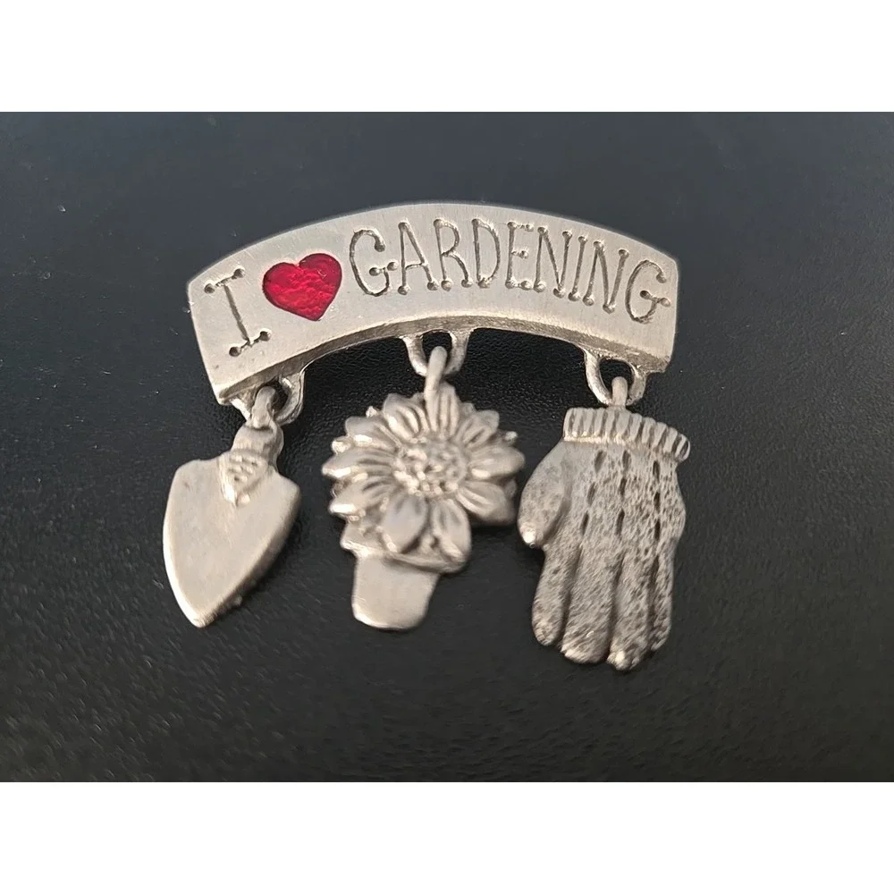 Pin Art 'I Love Gardening' Pewter Brooch Pin‎ Red Enamel Heart Design